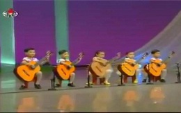 Đồng diễn guitar nhí cực đỉnh